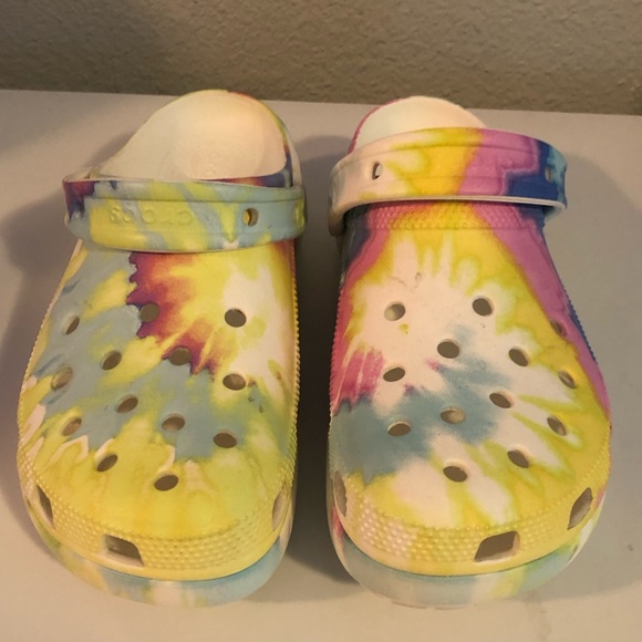 Crocs Women's Classic Platform Tie-Dye Graphic Clog - Picture 3 of 10